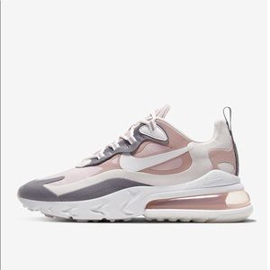 Nike women’s tennis shoes